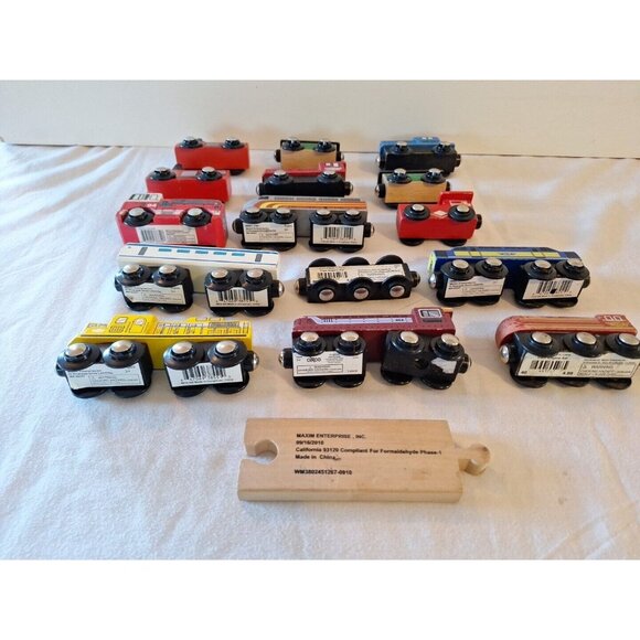 15 Pc Maxim Circo + Wooden Train 2010 Track Wood Lot Engines Cars Fire Trucks - Picture 7 of 7